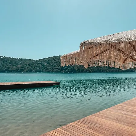 Meri Ξενοδοχείο Ολουντενίζ